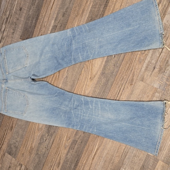 Citizens of Humanity Jeans Kaya Mid-Rise Kick Flare in Light Blue Wash | Size 27 - Picture 15 of 17